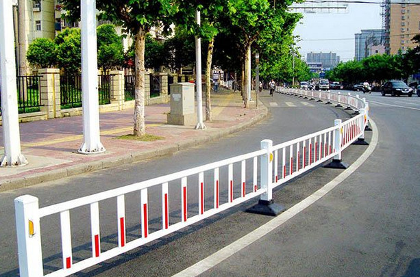 中央道路護欄